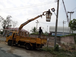 46705.jpg - เทศบาลตำบลสันป่าตองร่วมกับกองช่าง ได้ดำเนินการซ่อม แซมไฟหมู่บ้านสิริเชียงใหม่4จุด และซอย1หลังอำเภอ 1จุด | https://www.sanpatong.go.th