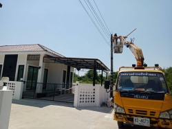 48166.jpg - เทศบาลตำบลสันป่าตอง พร้อมกับกองช่างงานไฟฟ้าติดตั้งโคมไฟถนน LED.20W.พร้อมอุปกรณ์ครบชุดถ.จัดสรร วัดร้องสร้าน | https://www.sanpatong.go.th