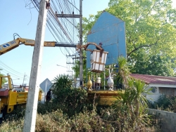 48174.jpg - เทศบาลตำบลสันป่าตอง พร้อมกับกองช่างงานไฟฟ้าติดตั้งโคมไฟถนน LED.20W.พร้อมอุปกรณ์ครบชุดถ.จัดสรร วัดร้องสร้าน | https://www.sanpatong.go.th