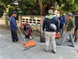 48186.jpg - เทศบาลตำบลสันป่าตองร่วมกับกองช่าง ได้ดำเนินการซ่อมแซมถนน บริเวณซอยข้างร้านจิตรช่าง หมู่ 1ต.ยุหว่า  | https://www.sanpatong.go.th