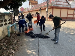 48189.jpg - เทศบาลตำบลสันป่าตองร่วมกับกองช่าง ได้ดำเนินการซ่อมแซมถนน บริเวณซอยข้างร้านจิตรช่าง หมู่ 1ต.ยุหว่า  | https://www.sanpatong.go.th