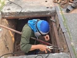 49486.jpg - เทศบาลตำบลสันป่าตอง ร่วมกับกองช่าง ได้ดำเนินการซ่อมแซมฝารางระบายน้ำ บริเวณซอยจิตรช่าง | https://www.sanpatong.go.th