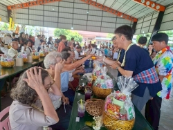270588_0.jpg - โครงการสืบสานประเพณี วัฒนธรรมล้านนา สระเกล้าดำหัวผู้สูงอายุ ประจำปี 2569 | https://www.sanpatong.go.th