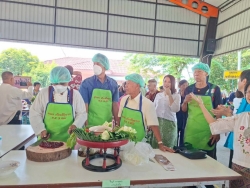 270594_0.jpg - โครงการสืบสานประเพณี วัฒนธรรมล้านนา สระเกล้าดำหัวผู้สูงอายุ ประจำปี 2569 | https://www.sanpatong.go.th