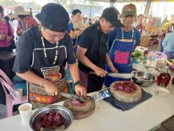 270596_0.jpg - โครงการสืบสานประเพณี วัฒนธรรมล้านนา สระเกล้าดำหัวผู้สูงอายุ ประจำปี 2569 | https://www.sanpatong.go.th