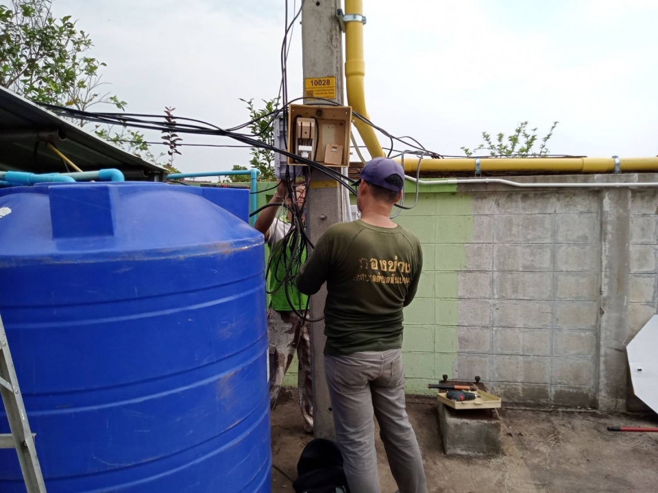 เทศบาลตำบลสันป่ตอง พร้อมกับกองช่าง งานไฟฟ้าสาธารณะซ่อมไฟเปลี่ยนหลอดไฟ กำจัดวัชพืช ถ.บ้านพร้าวล้อม ภาพที่ 9 | https://www.sanpatong.go.th