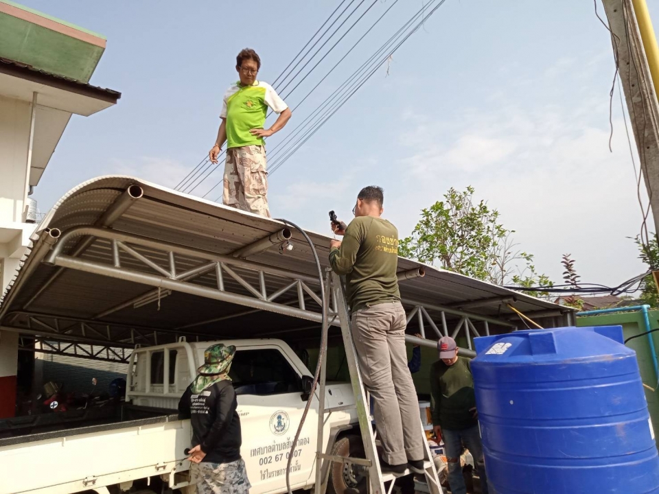 เทศบาลตำบลสันป่ตอง พร้อมกับกองช่าง งานไฟฟ้าสาธารณะซ่อมไฟเปลี่ยนหลอดไฟ กำจัดวัชพืช ถ.บ้านพร้าวล้อม ภาพที่ 10 | https://www.sanpatong.go.th