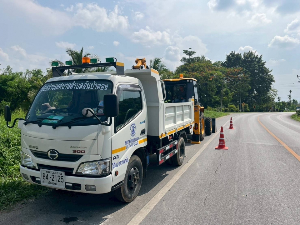 เทศบาลตำบลสันป่าตองร่วมกับกองช่าง ดำเนินการ ทำความสะอาด กำจัดวัชพืช ลำเหมือง ถนน สันป่าตอง_ลำพูน ภาพที่ 11 | https://www.sanpatong.go.th