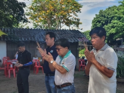 1032361.jpg - เทศบาลตำบลสันป่าตอง ร่วมด้วย ผู้นำชุมชนและประชาชน ม.14 ต.ยุหว่า ร่วมพิธีประเพณีไหว้หอเจ้าบ้านและต้นมะจำโรง | https://www.sanpatong.go.th
