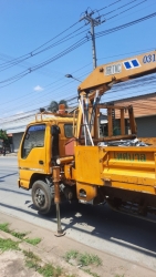 228911.jpg - เทศบาลตำบลสันป่าตอง พร้อมกับ งานป้องกันและบรรเทาสาธารณภัย สำนักปลัดเทศบาล และกองช่าง เทศบาลตำบลสันป่าตอง ได้ลงพื้นที่เปิด ฝารางระบายน้ำ เพื่อสำรวจปริมาณดินโคลนและสิ่งกีดขวางทางน้ำบริเวณ หน้าร้านเล็กพาณิชย์ | https://www.sanpatong.go.th