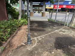 S__18415655.jpg - เทศบาลตำบลสันป่าตองร่วมกับงานกองช่างพร้อมเจ้าหน้าที่ลงพื้นที่เพื่อปรับปรุงภูมิทัศน์และแผ้วถางหญ้า ทำความสะอาด  และปรับหน้าดินบริเวณพื้นที่ (หลังอำเภอ)  | https://www.sanpatong.go.th