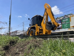 S__136396897.jpg - เทศบาลตำบลสันป่าตองพร้อมกับงานป้องกันและบรรเทาสาธารณภัยสำนักปลัดเทศบาล และงานกองช่าง ได้นำรถน้ำ2 เข้าร่วมกับรถดูดโคลน อบในการดำเนินการขุดลอกรางระบายน้ำจ.เชียงใหม่ | https://www.sanpatong.go.th