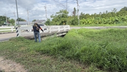 S__35643401.jpg - เทศบาลตำบลสันป่าตอง ร่วมกับงานป้องกันและบรรเทาสาธารณภัย สำนักปลัดเทศบาล ร่วมกับกองช่าง และกู้ภัยนพรัตน์ ดำเนินการตัดกิ่งไม้และหญ้าบริเวณริมคลองชุมชนบ้านหย่อน | https://www.sanpatong.go.th