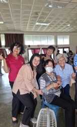 41415_0.jpg - โรงเรียนผู้สูงอายุเทศบาลตำบลสันป่าตอง จัดกิจกรรมเย็บกระเป๋าหนังใส่สตางค์ | https://www.sanpatong.go.th