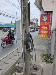 72747.jpg - เทศบาลตำบลสันป่าตอง ร่วมกับงานป้องกันและบรรเทาสาธารณภัยสำนักปลัดเทศบาล  ดำเนินการสำรวจเศษสายไฟฟ้า ถนนเชียงใหม่-ฮอด ช่วงสะพานสันคะยอม- สะพานแม่กุ้ง ฝั่งซ้ายและขวา | https://www.sanpatong.go.th