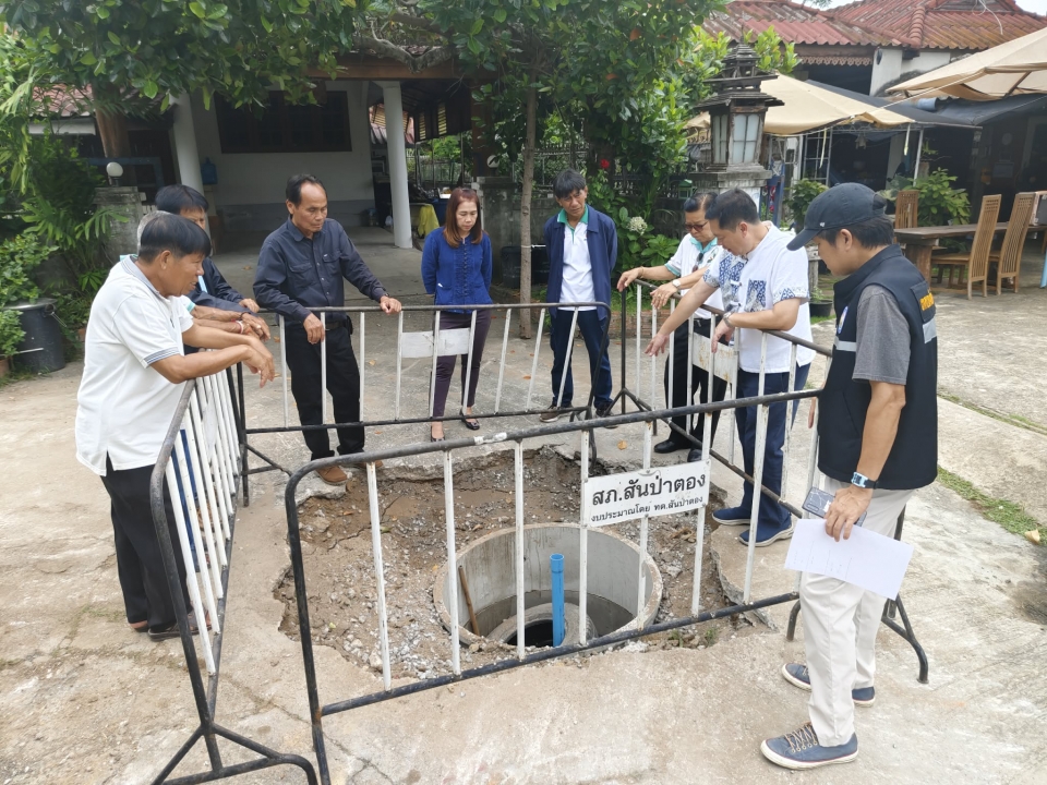 เทศบาลตำบลสันป่าตอง ร่วมกับได้มอบหมายให้เจ้าหน้าที่กองช่าง ลงพื้นที่ปูพรมสำรวจตรวจสอบและดำเนินการปรับปรุงซ่อมแซม ระบบเสียงตามสาย ภาพที่ 19 | https://www.sanpatong.go.th