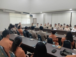 46091_0.jpg - พิธีต้อนรับ นายสายฟ้า บุญตอม เข้ารับตำแหน่งผู้อำนวยการกองศึกษาเทศบาลตำบลสันป่าตอง | https://www.sanpatong.go.th