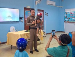 โครงการหนูน้อยปลอดภัยสวมหมวกนิรภัยมีวินัยจราจร สนับสนุนโดยกองทุนหลักประกันสุขภาพท้องถิ่น(กปท.) ภาพที่ 23 | https://www.sanpatong.go.th