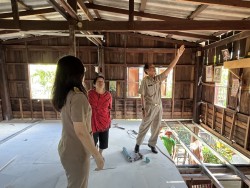 ลงพื้นที่ให้การช่วยเหลือผู้สูงอายุ ตามโครงการปรับปรุงสภาพแวดล้อมและสิ่งอำนวยความสะดวกของผู้สูงอายุให้เหมาะสมและปลอดภัย พ.ศ. 2569 ณ บ้านช่างกระดาษ หมู่ที่ 1 ต.ทุ่งต้อม ภาพที่ 2 | https://www.sanpatong.go.th