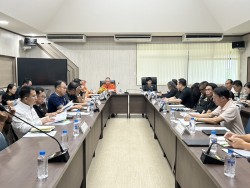 เทศบาลตำบลสันป่าตอง ร่วมกับอำเภอสันป่าตองประชุมซักซ้อมแนวทางปฏิบัติในการจัดพิธีถวายดอกไม้จันทน์ งานพระราชพิธีถวายพระเพลิงพระบรมศพ  สมเด็จพระนางเจ้าสิริกิติ์ พระบรมราชินีนาถ ภาพที่ 4 | https://www.sanpatong.go.th