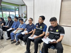 เทศบาลตำบลสันป่าตอง ร่วมกับอำเภอสันป่าตองประชุมซักซ้อมแนวทางปฏิบัติในการจัดพิธีถวายดอกไม้จันทน์ งานพระราชพิธีถวายพระเพลิงพระบรมศพ  สมเด็จพระนางเจ้าสิริกิติ์ พระบรมราชินีนาถ ภาพที่ 13 | https://www.sanpatong.go.th