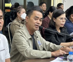 เทศบาลตำบลสันป่าตอง ร่วมกับอำเภอสันป่าตองประชุมซักซ้อมแนวทางปฏิบัติในการจัดพิธีถวายดอกไม้จันทน์ งานพระราชพิธีถวายพระเพลิงพระบรมศพ  สมเด็จพระนางเจ้าสิริกิติ์ พระบรมราชินีนาถ ภาพที่ 16 | https://www.sanpatong.go.th